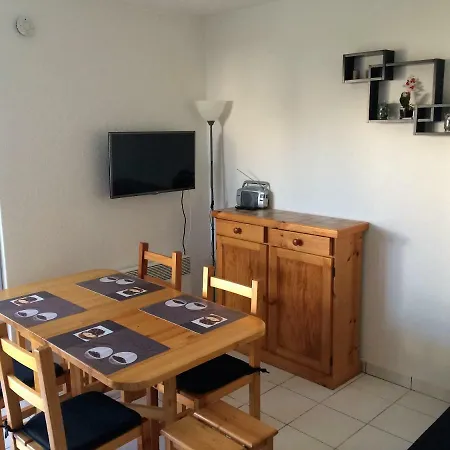 Les Goelettes Apartment *